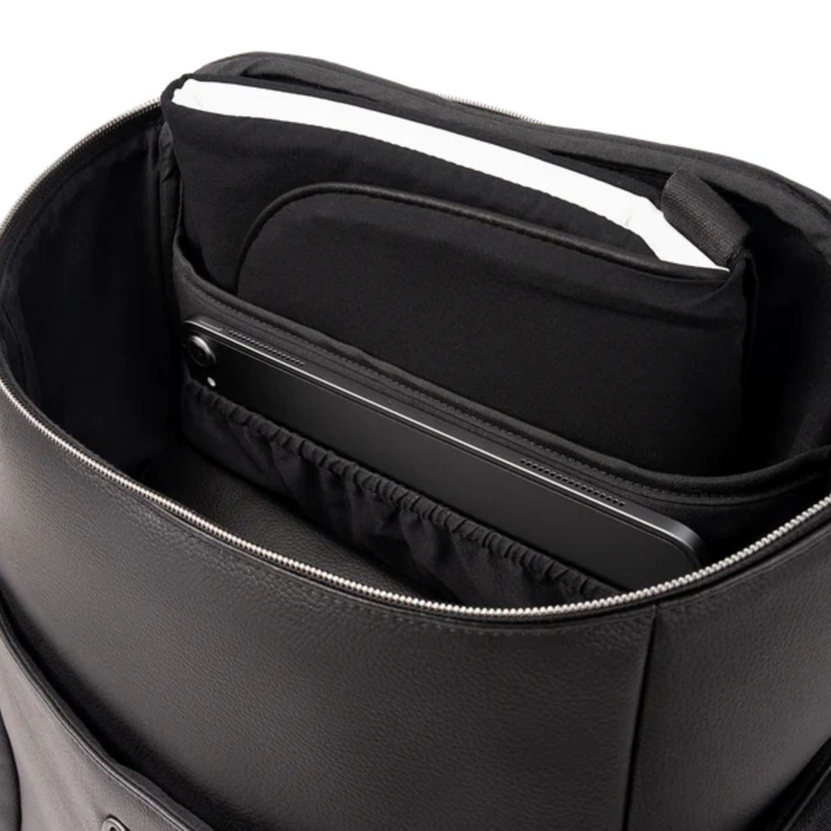 Bolsa Maternidade Nuna Essential Bag Caviar - Travel-Ready Convenience